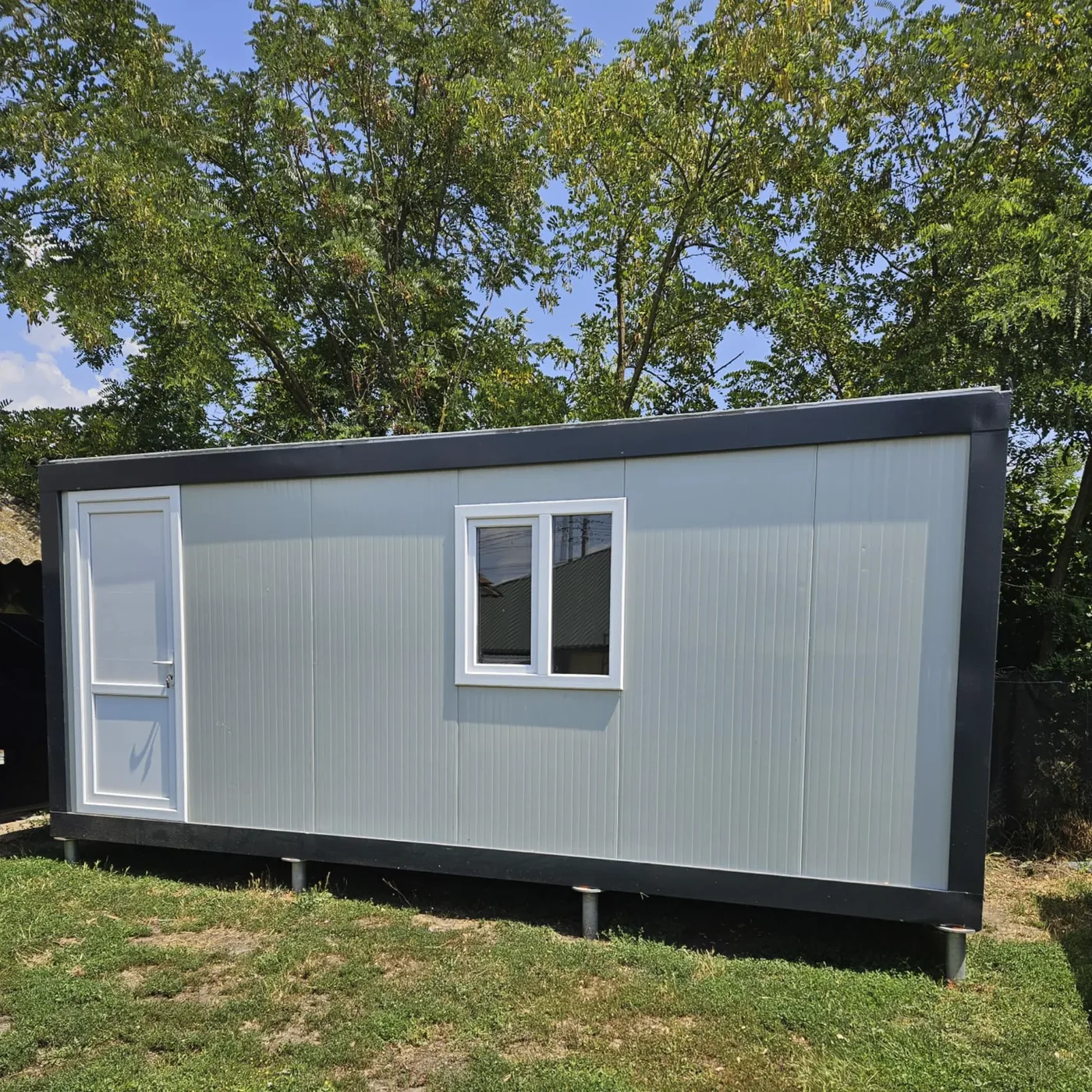 Modular container on a MARTETIC screw foundation in Giurgiu