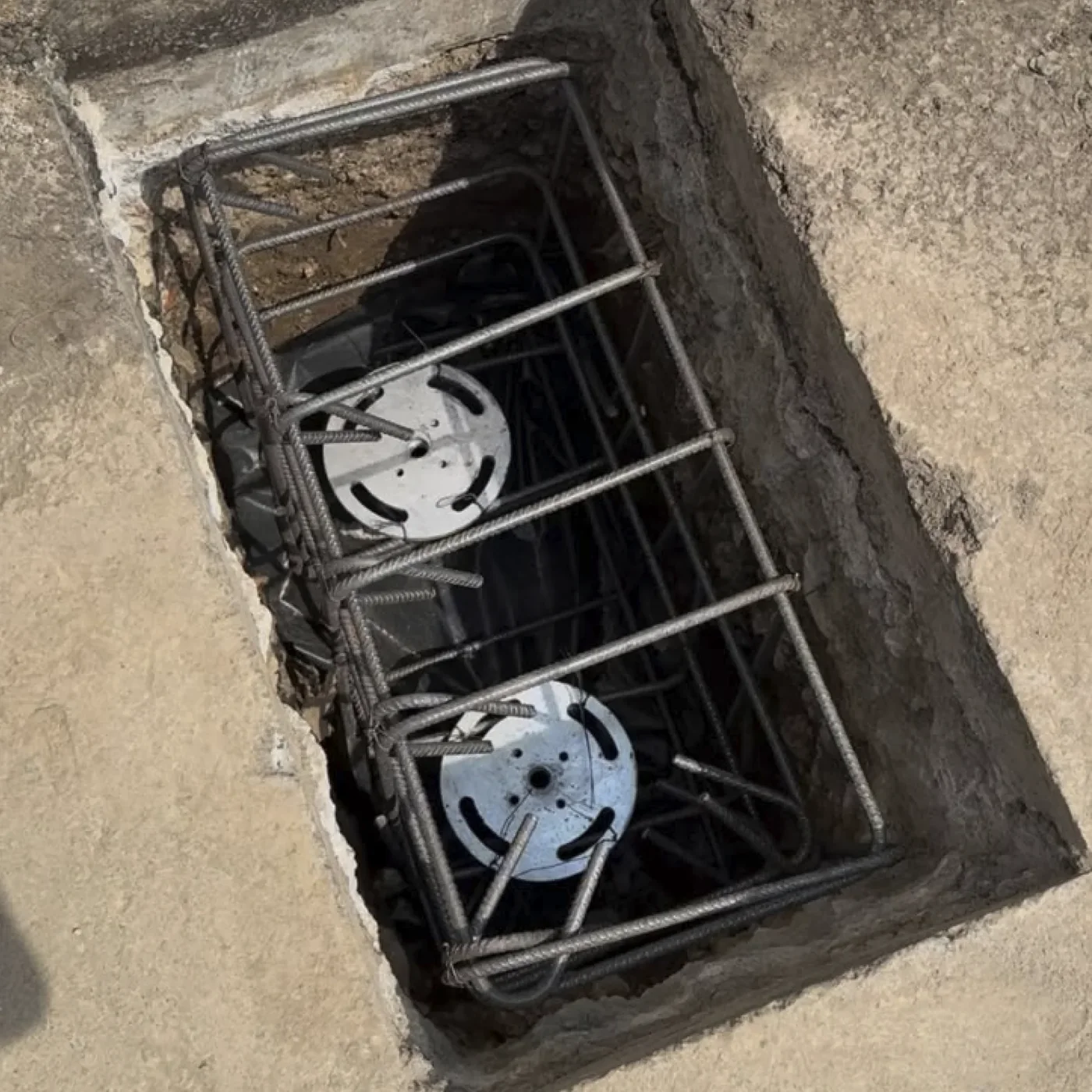 MARTETIC hybrid foundation with foundation screws and concrete reinforcement